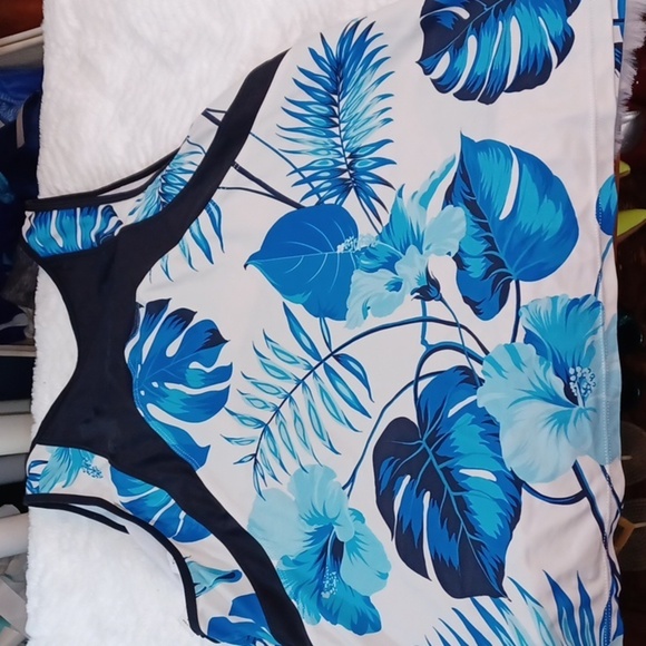 Woman's Spandex Blue Floral Bathing Suit Top 2XL - Picture 8 of 9